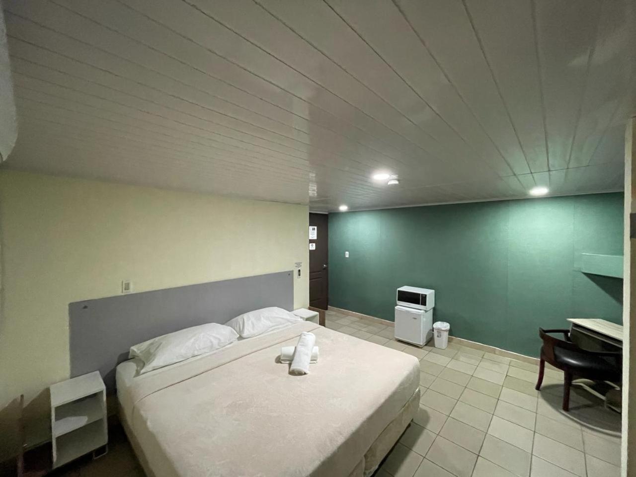 Hostal El Prado Panama City Exterior photo