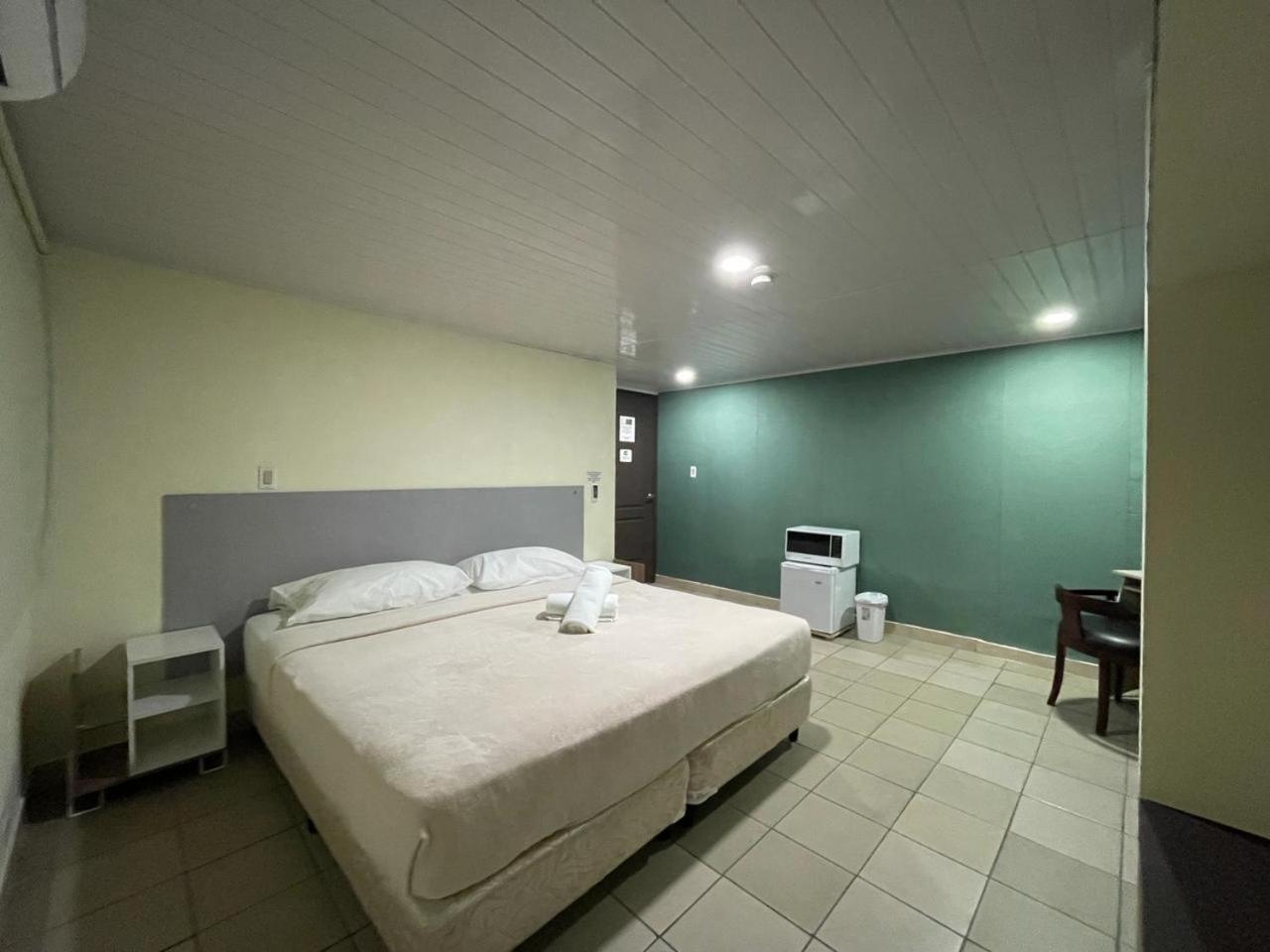 Hostal El Prado Panama City Exterior photo