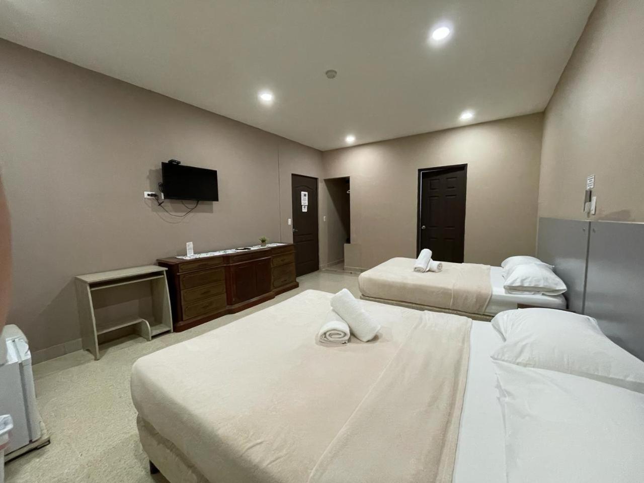 Hostal El Prado Panama City Exterior photo