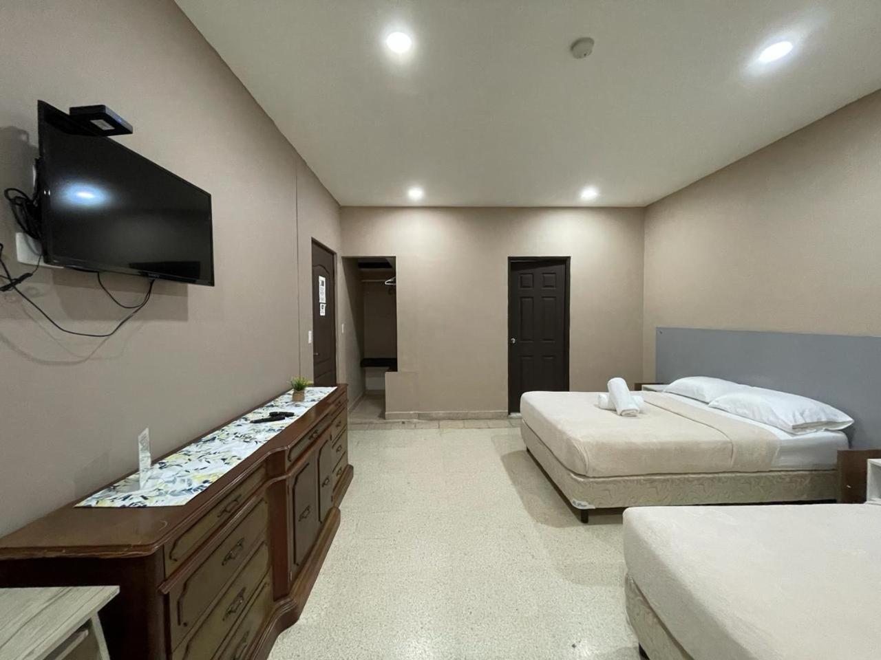 Hostal El Prado Panama City Exterior photo