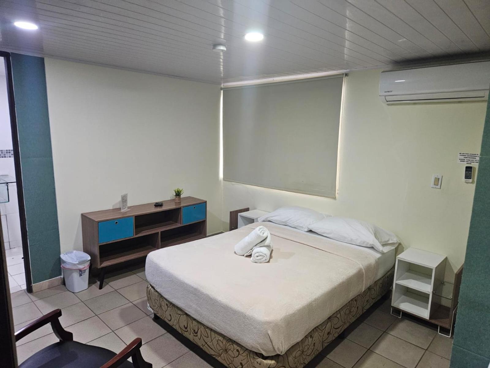 Hostal El Prado Panama City Exterior photo